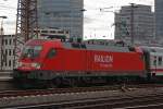Railion Logistics 182 010 am 31.8.10 mit IC 2022 in Essen Hbf