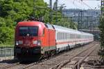 Die 182 008-3 mit IC 2023 nach Frankfurt in Wuppertal Vohwinkel am 16,06,10 