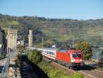 182 010 am 12.10.2010 bei der Durchfahrt von Oberwesel 