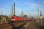 182 024 erreicht am 29.09.2011 den  Kultur Bahnhof Weimar  als Zuglok einer Regionalbahn nach Eisenach.