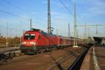 182 024 verlsst am 29.09.2011 den  Kultur Bahnhof Weimar  als Zuglok einer Regionalbahn nach Eisenach. 

