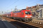 182 017 fhrt mit S1 nach Schna in Dresden-Mitte ein. 16.10.2011