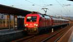 Die Sonne stand schon tief als 182 007-5 mit RB 16326 nach Eisenach am 28.10.11 in Naumburg(Saale) Hbf einfuhr.