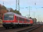 Nachschuss der RB 22 (RB 28818) mit 182 013-3 bei Probefahrten am 25. November 2011 auf der Regionalbahnstrecke Potsdam – Berlin Schnefeld Flughafen mit 2 By-Wagen auf dem sdlichen Berliner Auenring bei Diedersdorf . Im Hintergrund der Triebwagen der BR 646 Stadler GTW nach Potsdam. 