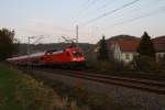 182 023-2 schiebt am 7.11.2011 die S-Bahn von Schna nach Meien.