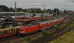 182 001-8 passiert mit ihrem Zug den berliner S-Bahnhof Warschauer Strae Richtung Berlin-Ostbahnhof. 10.08.2012