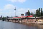 182 005 mit einem Regionalexpress in Berlin an der Jannowitzbrcke am 06.07.2012