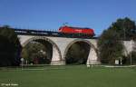 Railion 182 019-0 vor Gterzug Richtung Nrnberg auf der 68m langen Brcke ber die Frnkische Rezat, KBS 910 Augsburg - Nrnberg, fotografiert in Georgensgmnd am 12.10.2010 