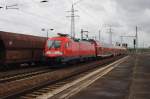 Hier 182 007 mit einem RE2 (RE37367) von Cottbus nach Wismar, bei der Durchfahrt am 27.4.2013 durch Berlin Schönefeld Flughafen, in Richtung Wünsdorf-Waldstadt. 