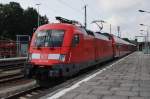 Hier 182 006 mit einem RE1 (RE18111) von Magdeburg Hbf. nach Frankfurt (Oder), bei der Ausfahrt am 28.6.2013 aus Berlin Wannsee. 