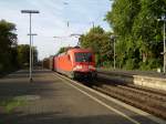 182 025 rauschte am 29.09.06 mit einem Gterzug in richtung Sden. Aufnahme in Bonn-Mehlem.