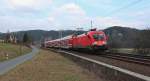 Die 182 022-4 fährt am 16.03.2015 mit der S1 (Meißen - Triebischtal) durch den Kurort Rathen.