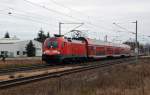 182 018 beförderte am 16.02.16 eine S2 von Leipzig-Connewitz nach Dessau. Hier verlässt die S-Bahn Raguhn.