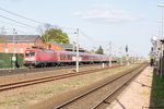 182 015 mit dem IRE 4272  Berlin-Hamburg-Express  von Berlin Hbf (tief) nach Hamburg Hbf in Großwudicke. 20.04.2016