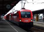 1116 007 und eine 182 ziehen eine ewig langen GZ durch Plattling am 31.03.2007.