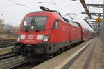 182 023-2 stand am Mittag des 25.11.2016 mit dem RE 1(Hanse-Express)als Leerfahrt im Rostocker Hbf. 