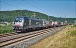 ES 64 U2-012 (182 512-4) von MRCE mit einen Aufliegerzug bei Harrbach am 05.07.2017 zu sehen.