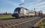 ES 64 U2-011 (182 511) ist mit seinen Containerzug am 10.01.2018 in Richtung Norden unterwegs,gesehen in Buchbrunn-Mainstockheim.