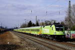 Dispolok 182 505 mit dem HKX-Nachfolger Flixtrain Hamburg - Köln in der Spätnachmittagssonne bei Düsseldorf-Angermund, 24.3.18