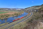 182 911 mit einem Containerzug am 06.04.2018 bei Himmelstadt. 