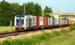 ES 64 U2 035 mit Containerzug am 8.6.07 kurz nach Plattling.