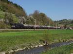 Die ES 64 U2-036 mit einem Kesselzug am 19.04.2019 unterwegs bei Schlüßlberg.