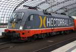 242.531 LA MOTTA vor Flixtrain am 19.11.2018 - die Aufschrift verspricht 230 km/h Spitze aus 7.000.000 W Leistung. Berlin Hbf