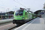 NeS 182 522 mit dem FLX 1247 von Berlin Gesundbrunnen nach Stuttgart Hbf, am 16.06.2023 in Halle (S) Hbf.