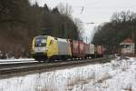 ES 64 U2 073 (von Lokomotion) mit einem KLV Zug am 28.02.2009 in Aling.
