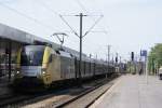 ES 64 U2-013 mit Classic Courier Sonderzug in Hannover Hbf am 09.05.2009