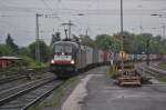 ES 64 U2-097 (MRCE) mit einem Containerzug am 5.9.2009 durch Kreiensen
