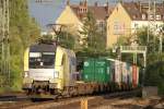 ES 64 U2-031 mit Containern in Mnchen Heimeranplatz am 30.05.09