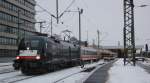 ES 64 U2-030 mit dem IC Rottaler Land nach Passau, am 16.01.2010 bei der Ausfahrt aus Hannover Hbf