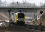 ES 64 U2-010 ist mit seinen Gz auf dem Weg Richtung Norden am 23.01.10 