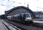ES 64 U2-017 + ES 64 U2-001 mit einem Ersatzzug nach Bonn bei der Ausfahrt in Kln Hbf am 06.03.2010 um 13:10 Uhr