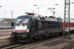 Dortmund Hbf., 28.5.´10:ES 64 U2-017 wartet mit dem Autozug 13321 von Dsseldorf nach Verona vor einem Signal.