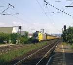 ES 64 U2-010 passierte mit einem Altmann Zug am 25.06.10 den Bahnhof Himmelstadt in Richtung Gemnden(Main).