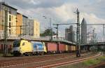 ES 64 U2-016 (182 516) mit BoxXpress DGS 59078 Kornwestheim Rbf - Bremerhaven-Kaiserhafen in Frankfurt(Main)-West.