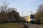 TXL ES 64 U2-012 mit einem KV-Zug in Vollmerz am 09.02.11