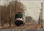 Solo fuhr ES 64 U2 -028 am 21.03.2011 in Kfering an mir vorbei.