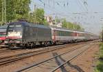 ES 64 U2-067 mit EC7 in Bonn Hbf am 21.04.2011