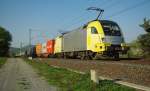 182 513-2 (ES 64 U2-013) mit Containerzug in Fahrtrichtung Sden. Aufgenommen am 20.04.2011 an der Nordeinfahrt nach Eschwege.