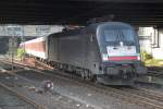 ES64 U2036(182 536-3)mit CNL 50451/478 von Paris/Zrich HB.nach Hamburg-Altona bei der Ausfahrt im Hamburger Hbf.03.09.2011