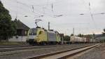 182 511-6 (ES 64 U2-011) mit Aufliegern und Containern in Fahrtrichtung Norden. Aufgenommen am 15.07.2011 in Mecklar.