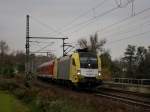 Die ES 64 U2-013 mit einer RB nach Eisenach am 17.10.2011 unterwegs bei Bad Ksen.