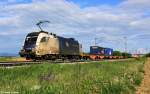 WLC ES 64 U2-021, Wiener Lokalbahnen Cargo GmbH 182 521-5 vor Gterzug Richtung Regensburg, KBS 880 Passau - Regensburg, fotografiert bei Strakirchen am 07.05.2012 