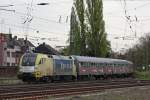 BoxXpress ES 64 U2-007 am 28.4.12 mit einem Fuballsonderzug von Augsburg nach Mnchengladbach bei der Durchfahrt durch Rheydt Hbf.