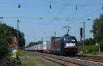 Die ES 64 U2 004 fuhr am 25.07.2012 mit einem Containerzug durch Langwedel.