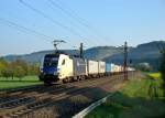 182 560 mit einem Containerzug am 19.04.2011 unterwegs bei Himmelstadt.