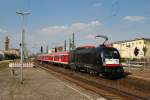 ES 64 U2 - 037 schiebt RB 16325 in Merseburg (26.07.2012)